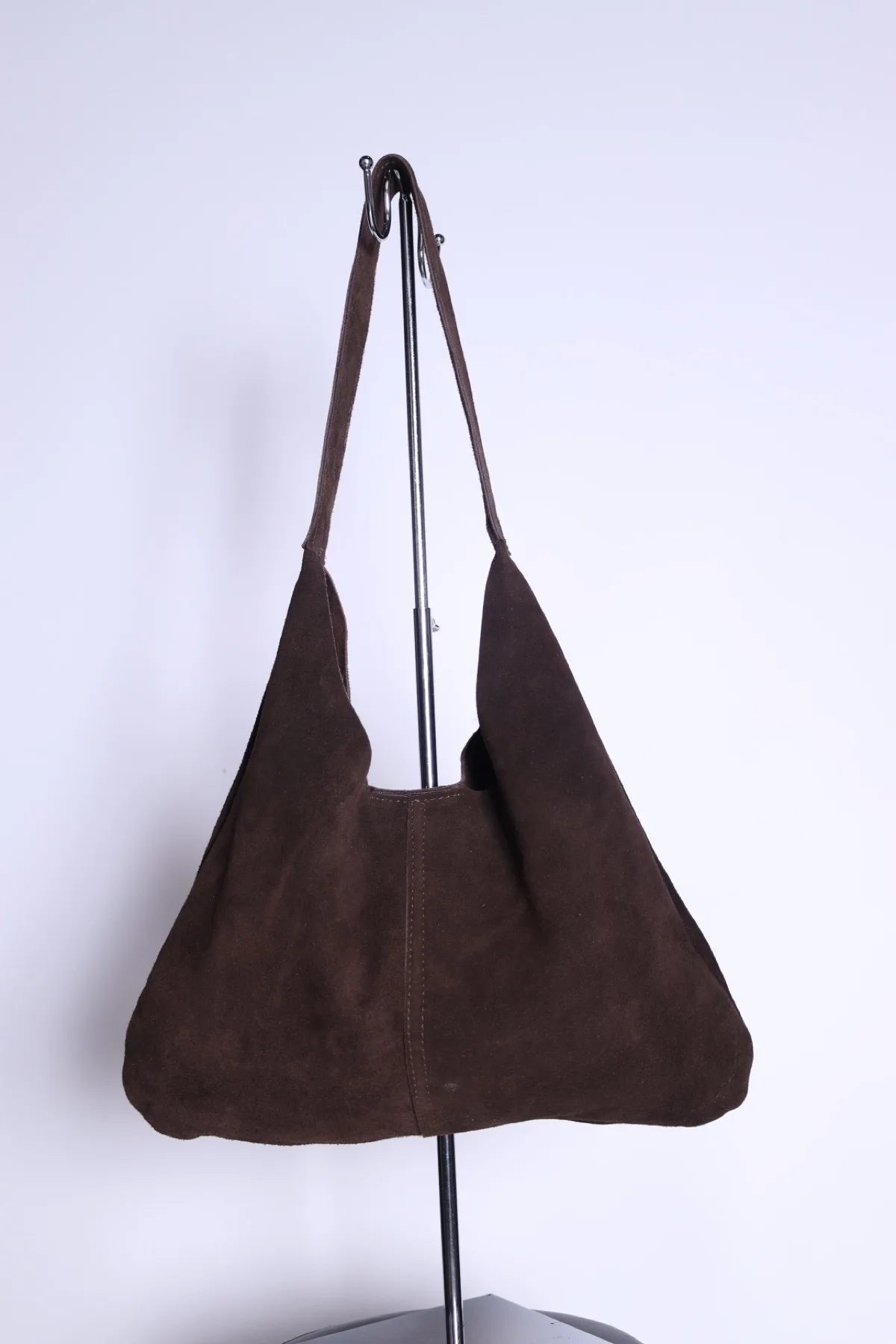 Bolsa Hobo Summer de gamuza color chocolate oscuro